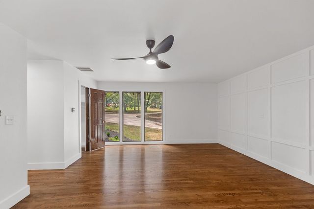 101 N Dogwood Street, Siloam Springs, AR 72761