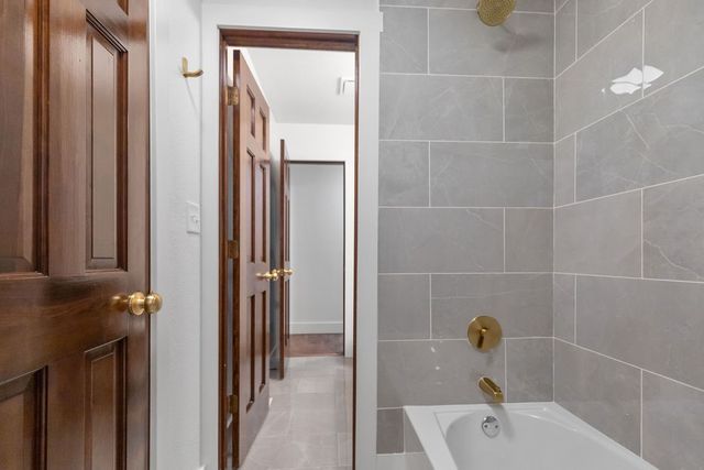 101 N Dogwood Street, Siloam Springs, AR 72761