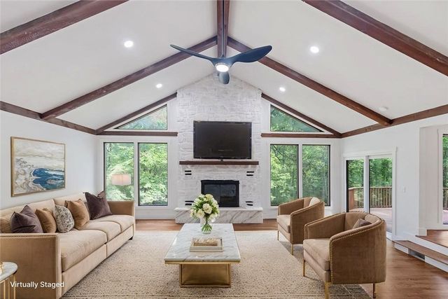 101 N Dogwood Street, Siloam Springs, AR 72761