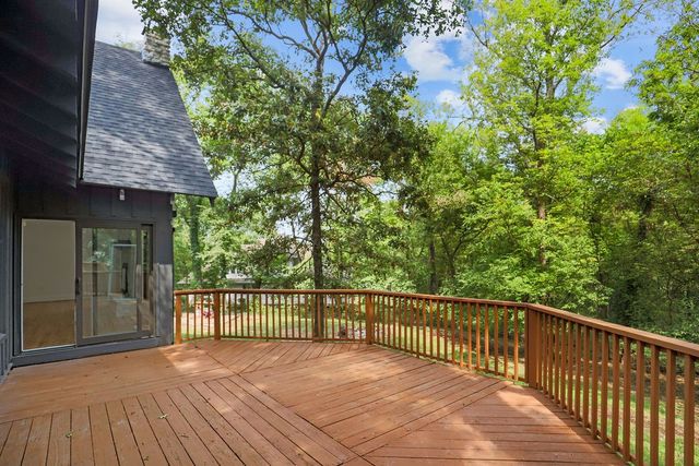 101 N Dogwood Street, Siloam Springs, AR 72761