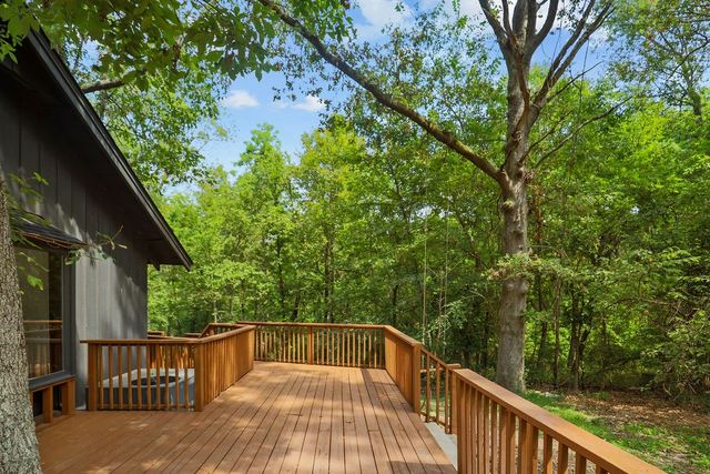 101 N Dogwood Street, Siloam Springs, AR 72761