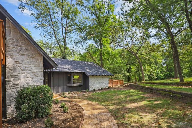 101 N Dogwood Street, Siloam Springs, AR 72761