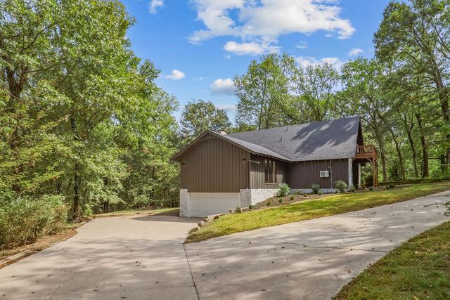 101 N Dogwood Street, Siloam Springs, AR 72761