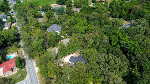 101 N Dogwood Street, Siloam Springs, AR 72761