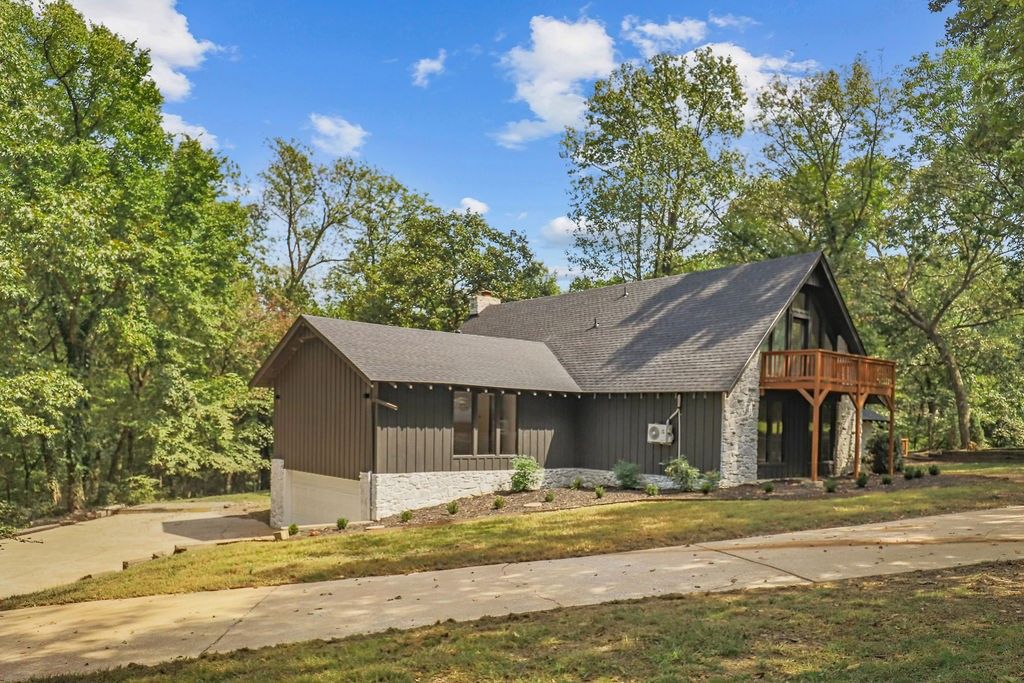 101 N Dogwood Street, Siloam Springs, AR 72761