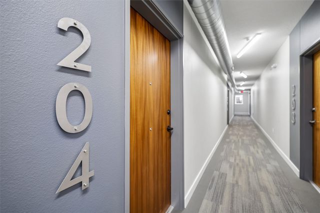 450 SW 7th Street 204, Des Moines, IA 50309