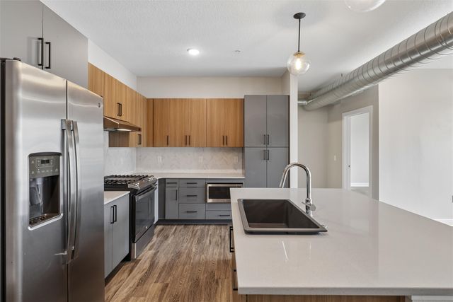 450 SW 7th Street 204, Des Moines, IA 50309