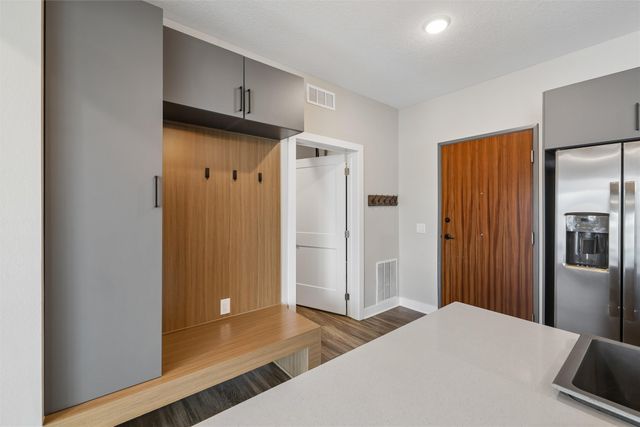 450 SW 7th Street 204, Des Moines, IA 50309