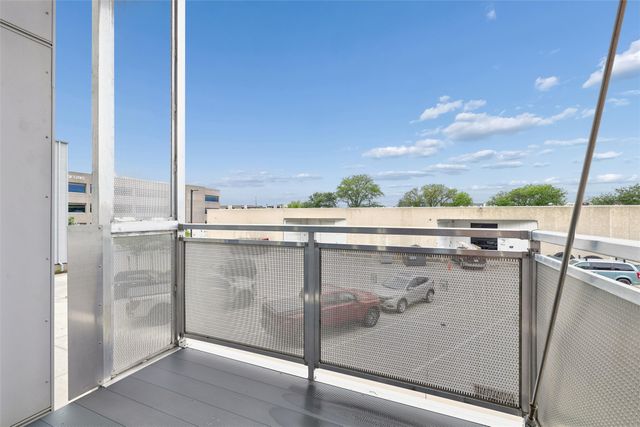 450 SW 7th Street 204, Des Moines, IA 50309