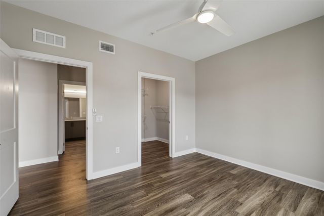 450 SW 7th Street 204, Des Moines, IA 50309
