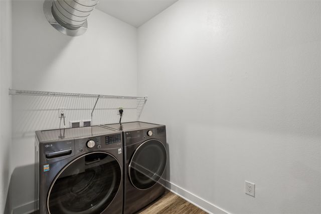 450 SW 7th Street 204, Des Moines, IA 50309