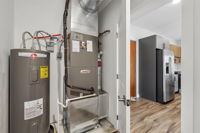 450 SW 7th Street 204, Des Moines, IA 50309