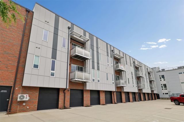 450 SW 7th Street 204, Des Moines, IA 50309