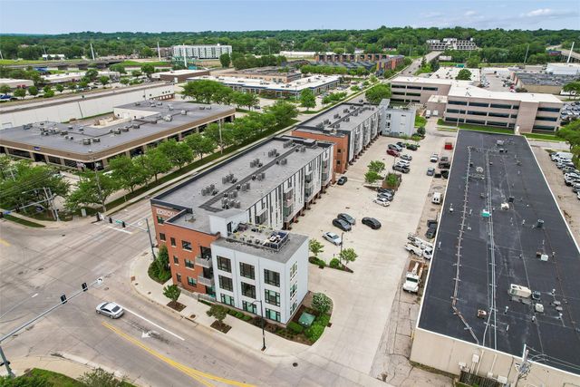 450 SW 7th Street 204, Des Moines, IA 50309