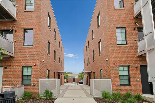 450 SW 7th Street 204, Des Moines, IA 50309