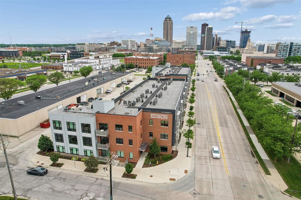 450 SW 7th Street 204, Des Moines, IA 50309