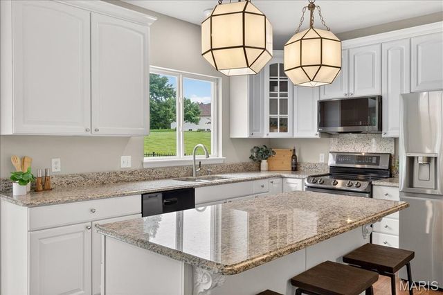 371 Galahad Court, Weldon Spring, MO 63304
