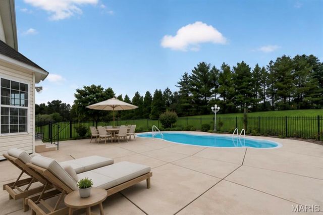 371 Galahad Court, Weldon Spring, MO 63304