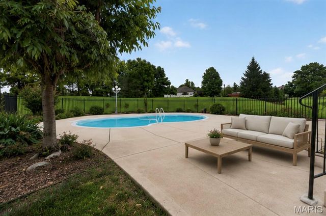371 Galahad Court, Weldon Spring, MO 63304