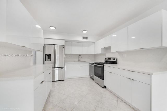 2211 SW 122nd Ct, Miami, FL 33175