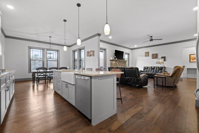 2323 River Bluffs Drive, Jasper, TN 37347