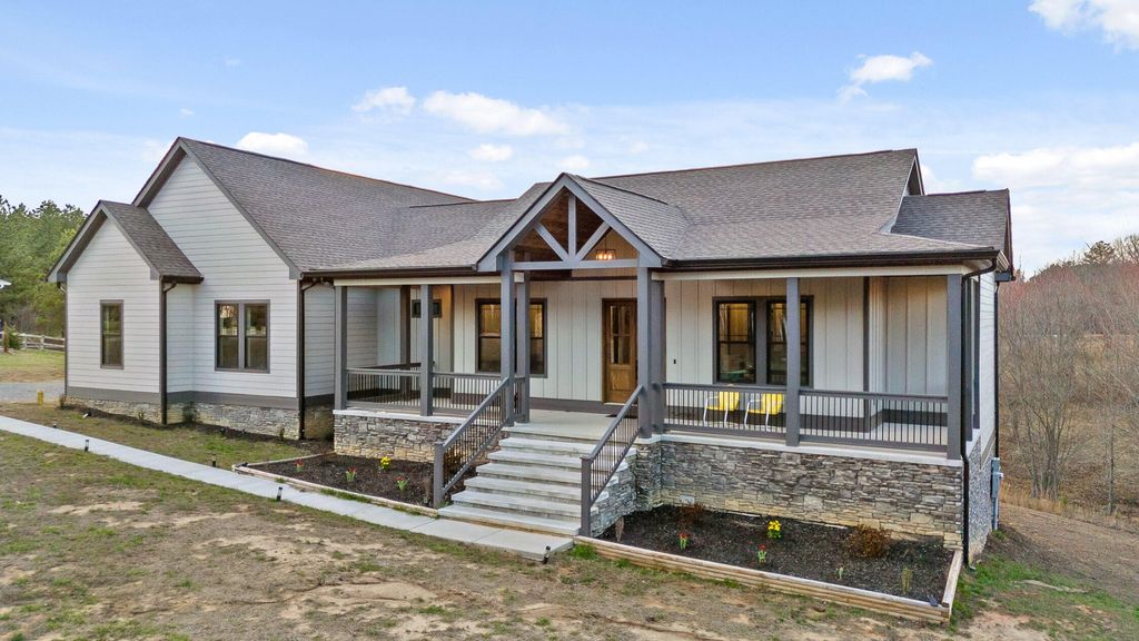 2323 River Bluffs Drive, Jasper, TN 37347