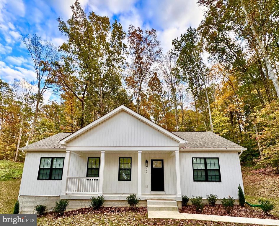 700 LEELAND RD, Fredericksburg, VA 22405