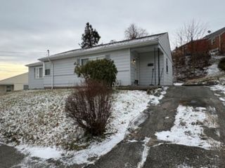 318 Dersam St, Port Vue, PA 15133