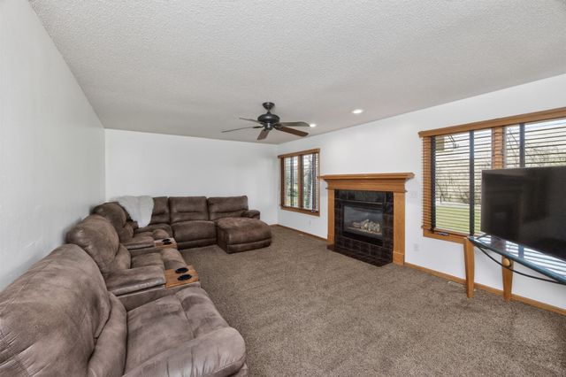 4834 65th Street, Urbandale, IA 50322