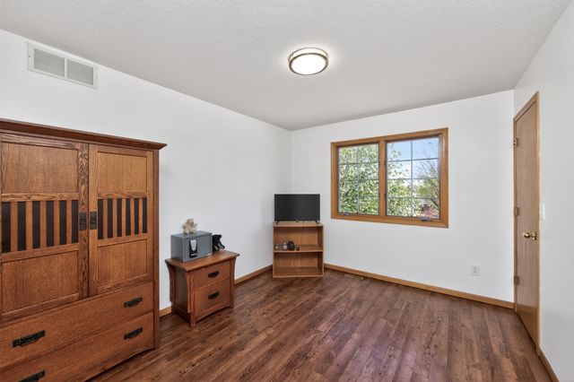 4834 65th Street, Urbandale, IA 50322