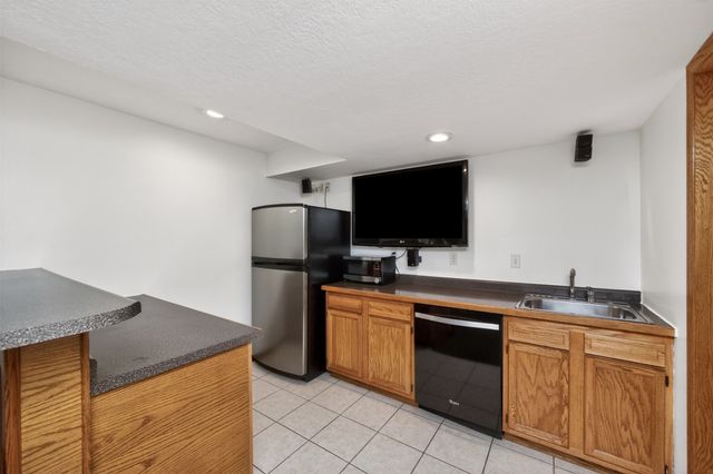 4834 65th Street, Urbandale, IA 50322