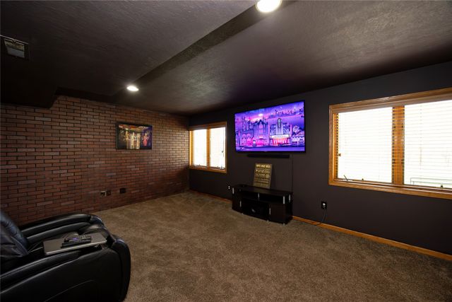 4834 65th Street, Urbandale, IA 50322