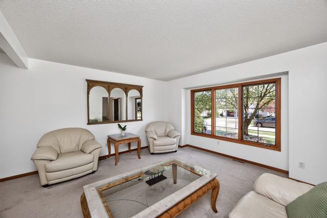 4834 65th Street, Urbandale, IA 50322