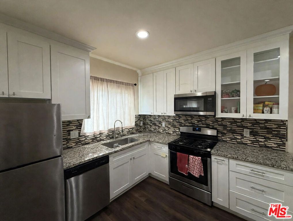 19604 Victory Boulevard, Los Angeles, CA 91335 — photo 3