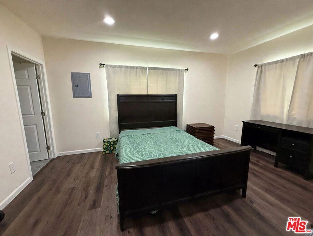 19604 Victory Boulevard, Los Angeles, CA 91335 — photo 4