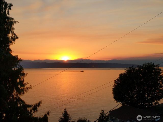 2704 SW 152nd Place, Burien, WA 98166