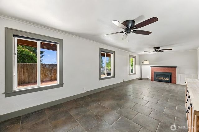 2704 SW 152nd Place, Burien, WA 98166