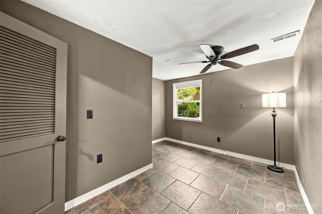 2704 SW 152nd Place, Burien, WA 98166