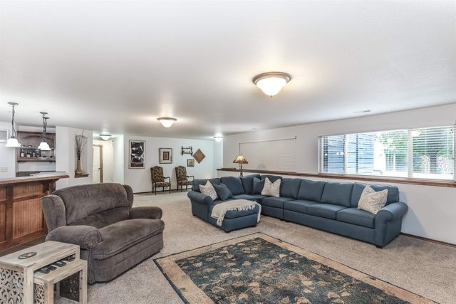 12638 E Zimmerly Ct, Wichita, KS 67207