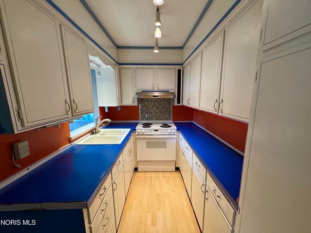 2549 Goddard Road, Toledo, OH 43606