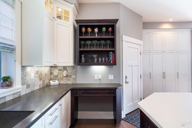 235 Clear Ridge Dr, Healdsburg, CA 95448