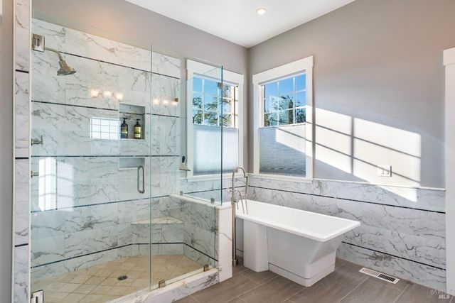 235 Clear Ridge Dr, Healdsburg, CA 95448