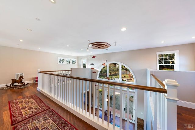 235 Clear Ridge Dr, Healdsburg, CA 95448