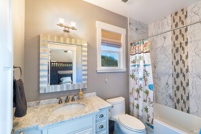 235 Clear Ridge Dr, Healdsburg, CA 95448