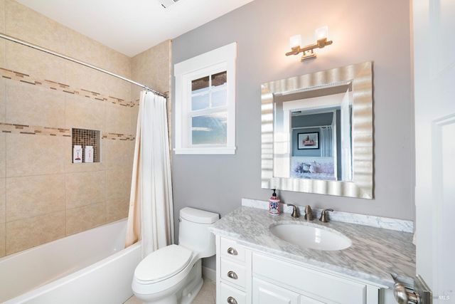 235 Clear Ridge Dr, Healdsburg, CA 95448