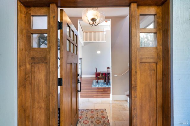 235 Clear Ridge Dr, Healdsburg, CA 95448