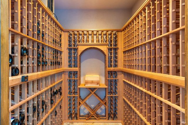 235 Clear Ridge Dr, Healdsburg, CA 95448