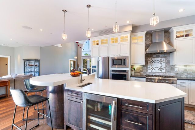 235 Clear Ridge Dr, Healdsburg, CA 95448