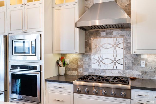 235 Clear Ridge Dr, Healdsburg, CA 95448