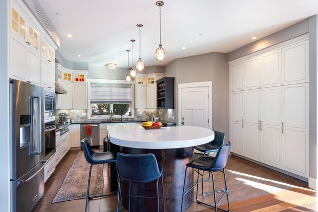 235 Clear Ridge Dr, Healdsburg, CA 95448